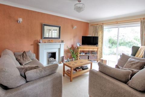 74 Kings Road, Chalfont St Giles, HP8 4HN