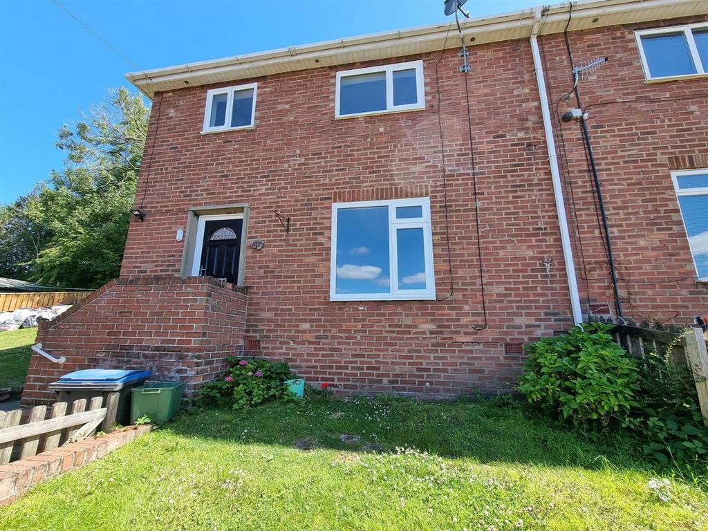 Fossway, Ebchester 3 bed semidetached house £650 pcm (£150 pw)