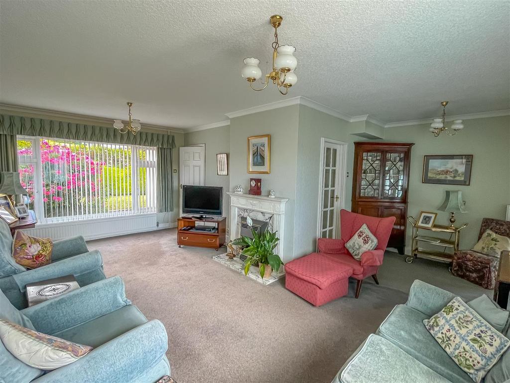 Melbourne Way, Newport 3 bed detached house for sale £365,000