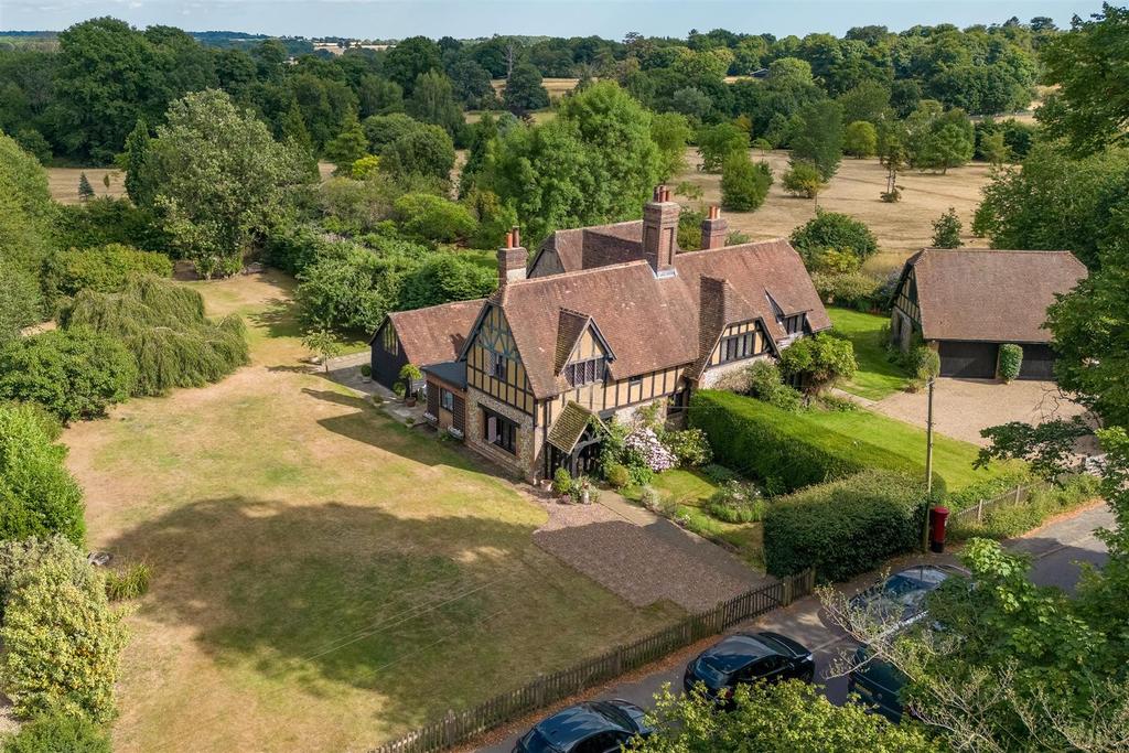High Road, Chipstead, Coulsdon 3 bed semidetached house for sale £