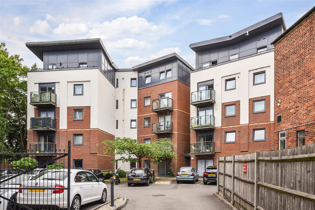 Bridge Street, Andover 2 bed apartment £170,000