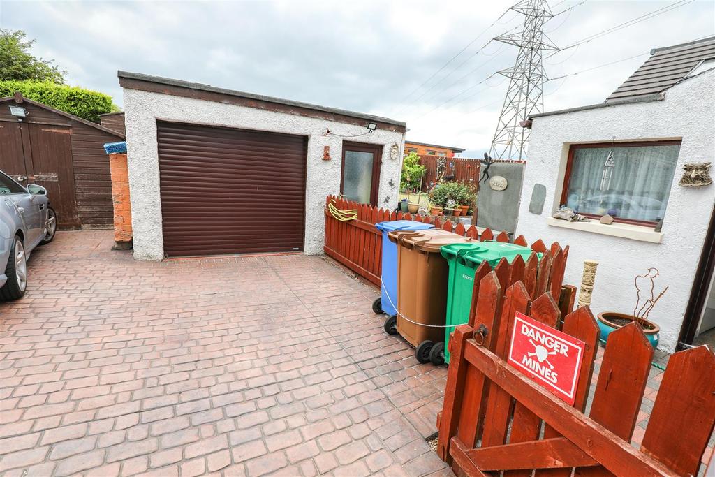 Kennoway Road, Windygates, Leven 3 bed semidetached bungalow £159,995