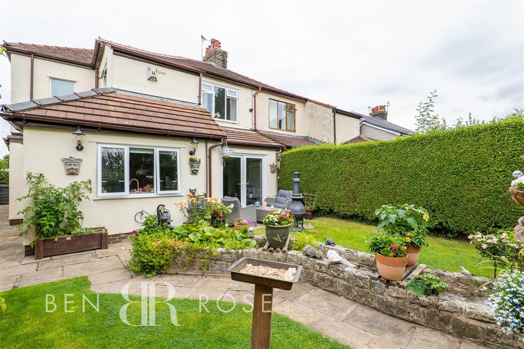 Slater Lane, Leyland 4 bed semidetached house £300,000