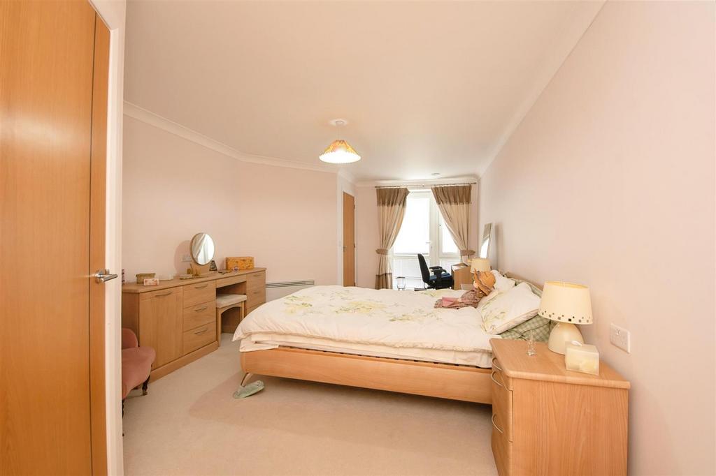 Bedroom En-suite 12 TF.jpg