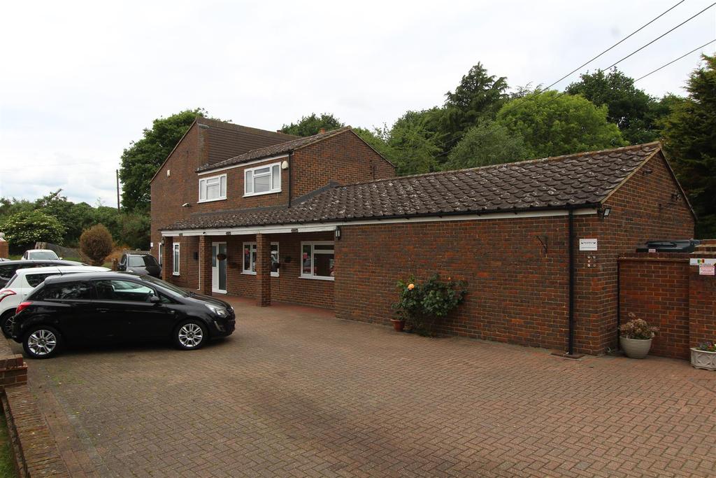 Button Street, Swanley, Kent 4 bed detached house £2,500 pcm (£577 pw)