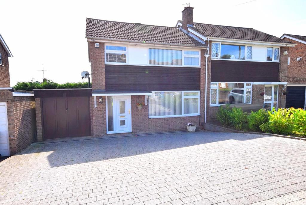 Lancaster Road, Rothwell 3 bed semidetached house £975 pcm (£225 pw)