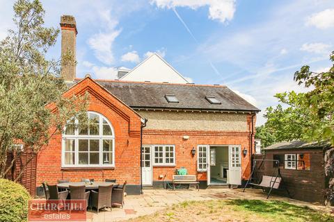 3 bedroom semi-detached house for sale, Woodford Road, London