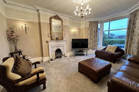 6 bedroom semi-detached house for sale, East Beach, Lytham