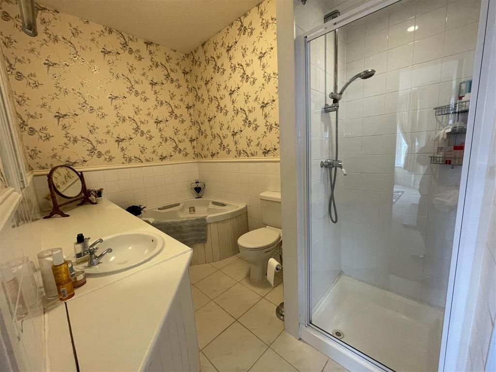 En suite bathroom/wc