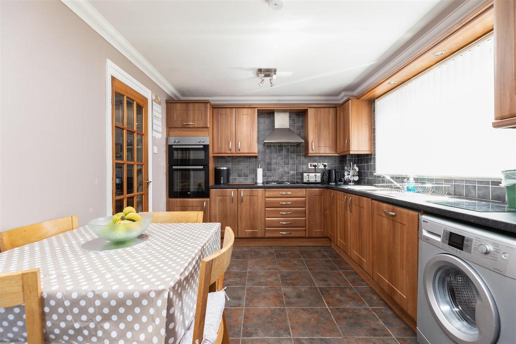 Lady Nairne Drive, Perth 4 bed house £269,950