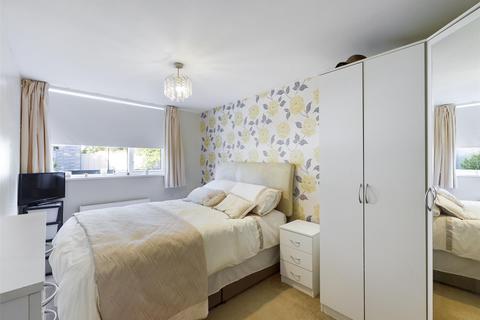 31 Warbank Crescent, New Addington, Croydon, CR0 0AY