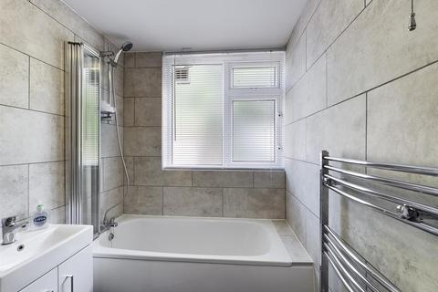 31 Warbank Crescent, New Addington, Croydon, CR0 0AY