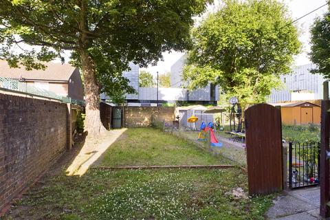 31 Warbank Crescent, New Addington, Croydon, CR0 0AY