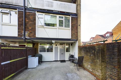 31 Warbank Crescent, New Addington, Croydon, CR0 0AY