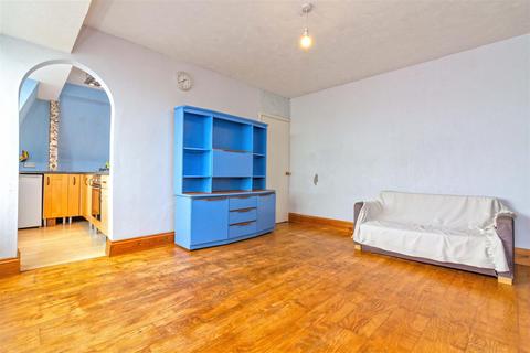 2 bedroom apartment to rent, Brighton Road, Worthing