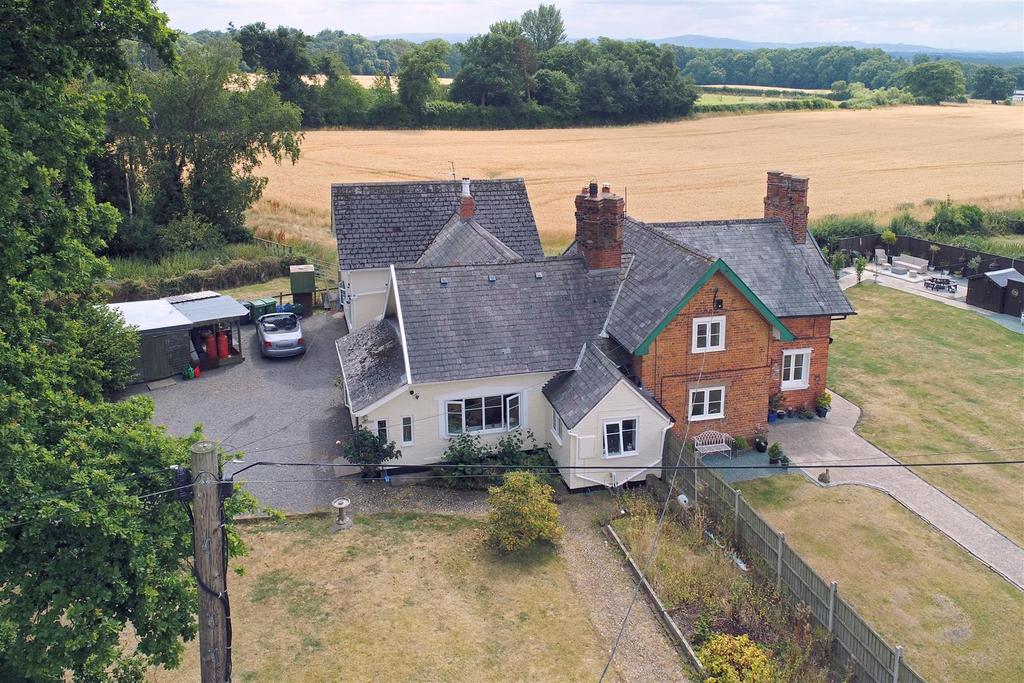 Leaton, Bomere Heath, Shrewsbury 3 bed semidetached house for sale £