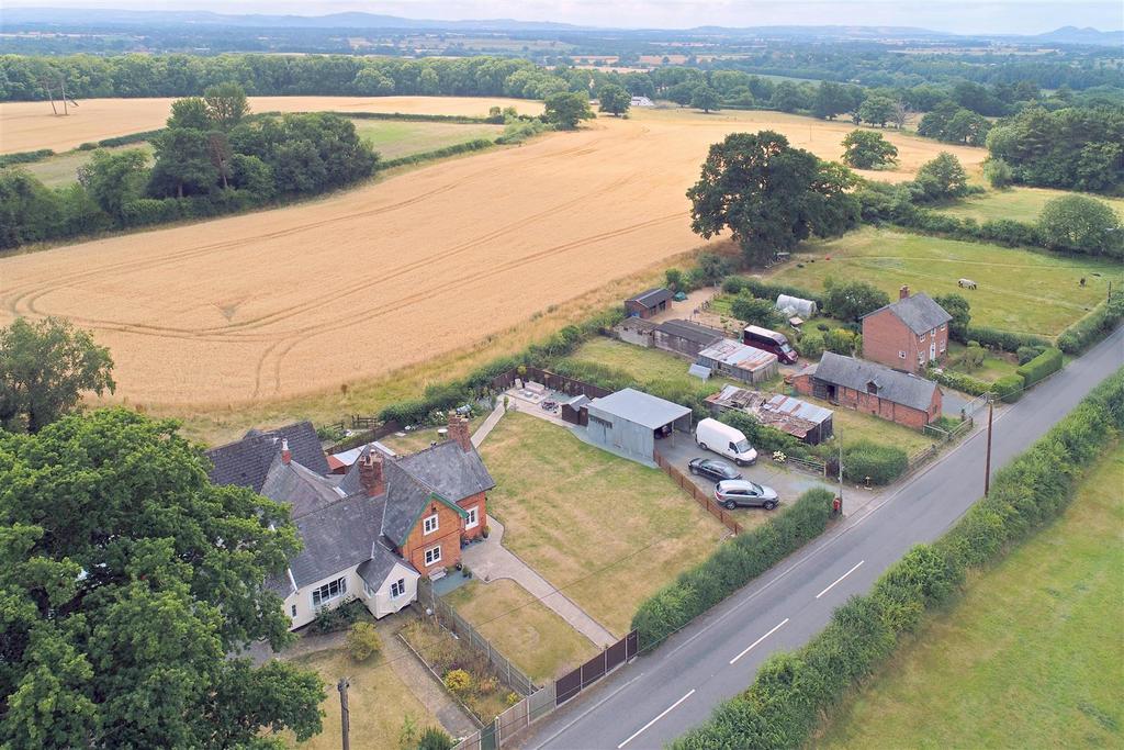 Leaton, Bomere Heath, Shrewsbury 3 bed semidetached house for sale £