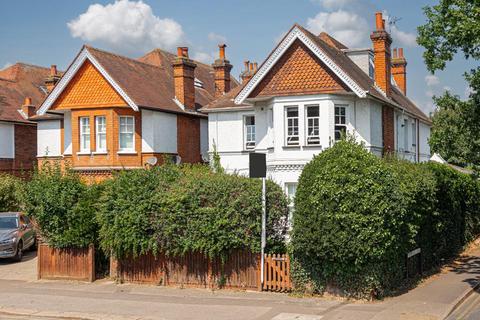Flat 4, 46 Effingham Road, Long Ditton, Surbiton, KT6 5LB