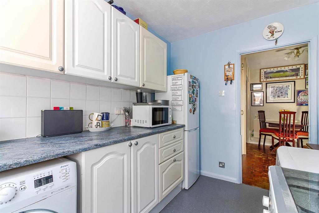 Kitchen2.jpg
