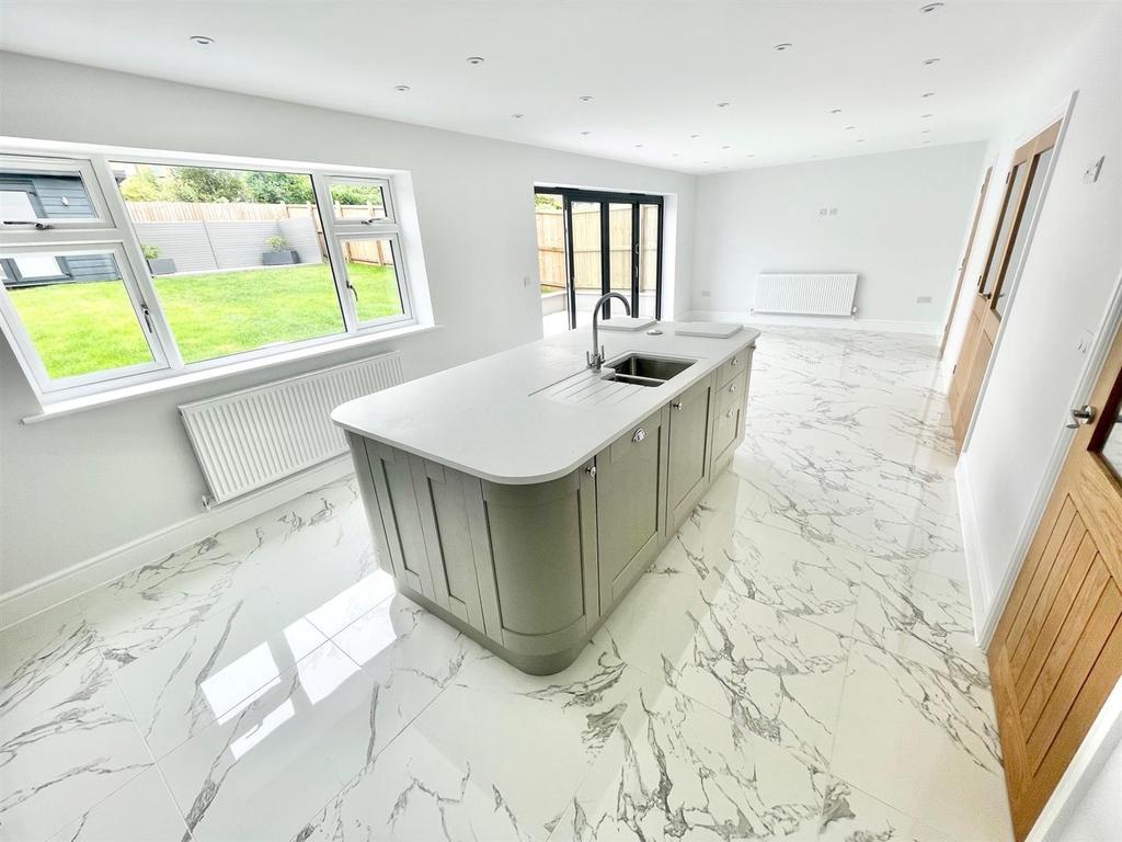 Downham Mead, Chippenham 4 bed semidetached house £490,000