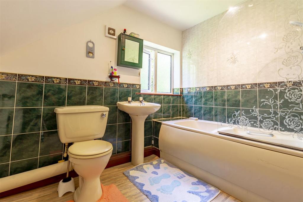 Bathroom (2)-HDR copy.jpg