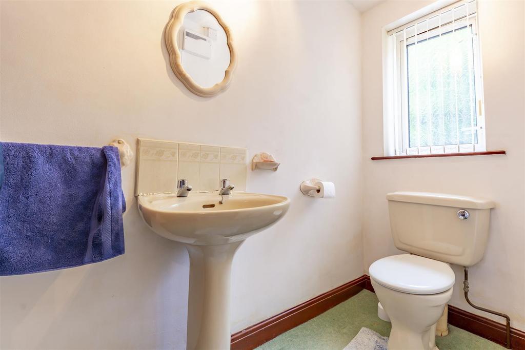 Downstairs WC (2)-HDR copy.jpg