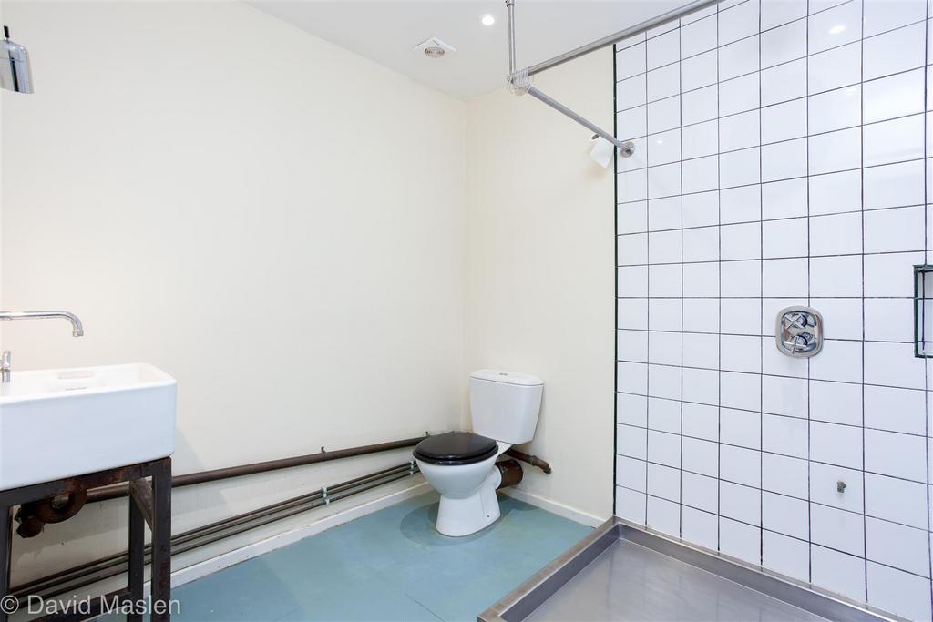 Bathroom1b.jpg