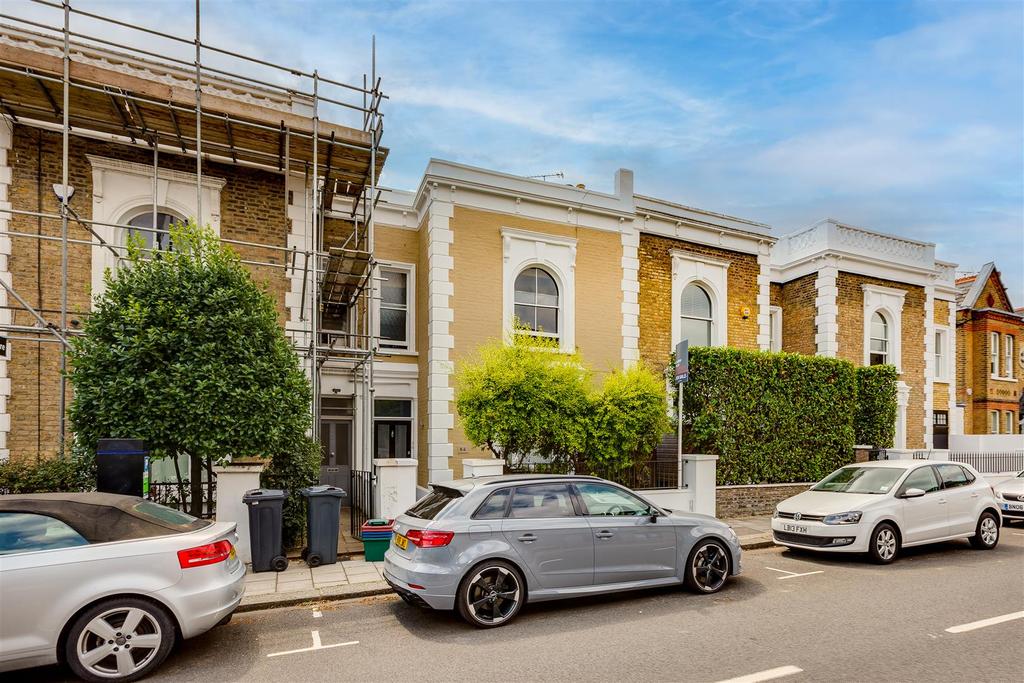 Wellesley Road, London, W4 1 bed flat for sale £450,000