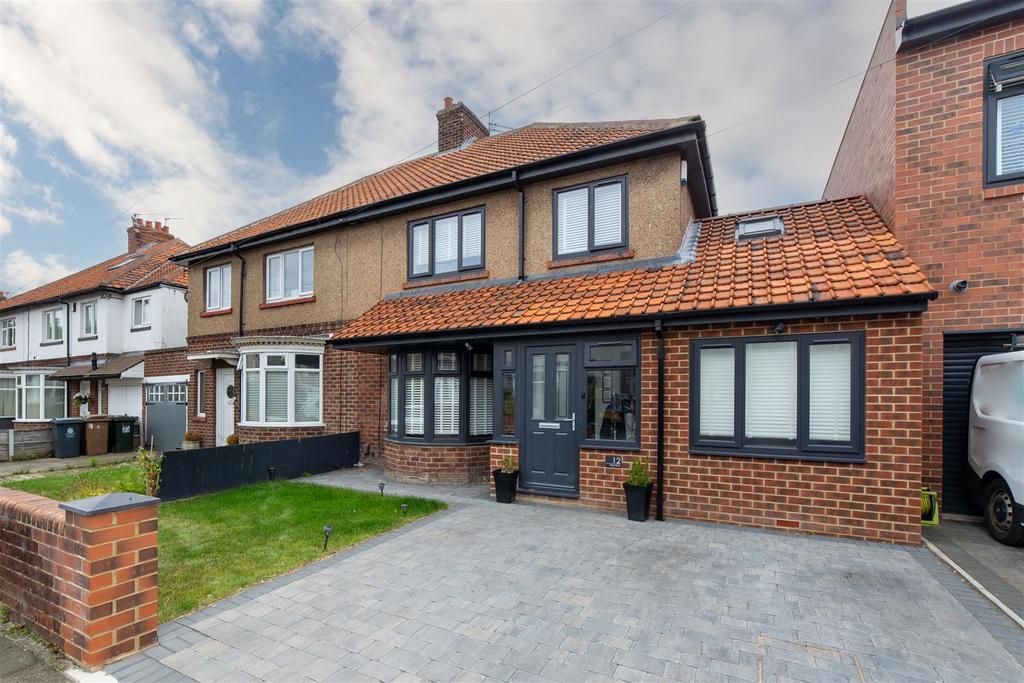 Manor Grove, Benton, Newcastle Upon Tyne 4 bed semidetached house £