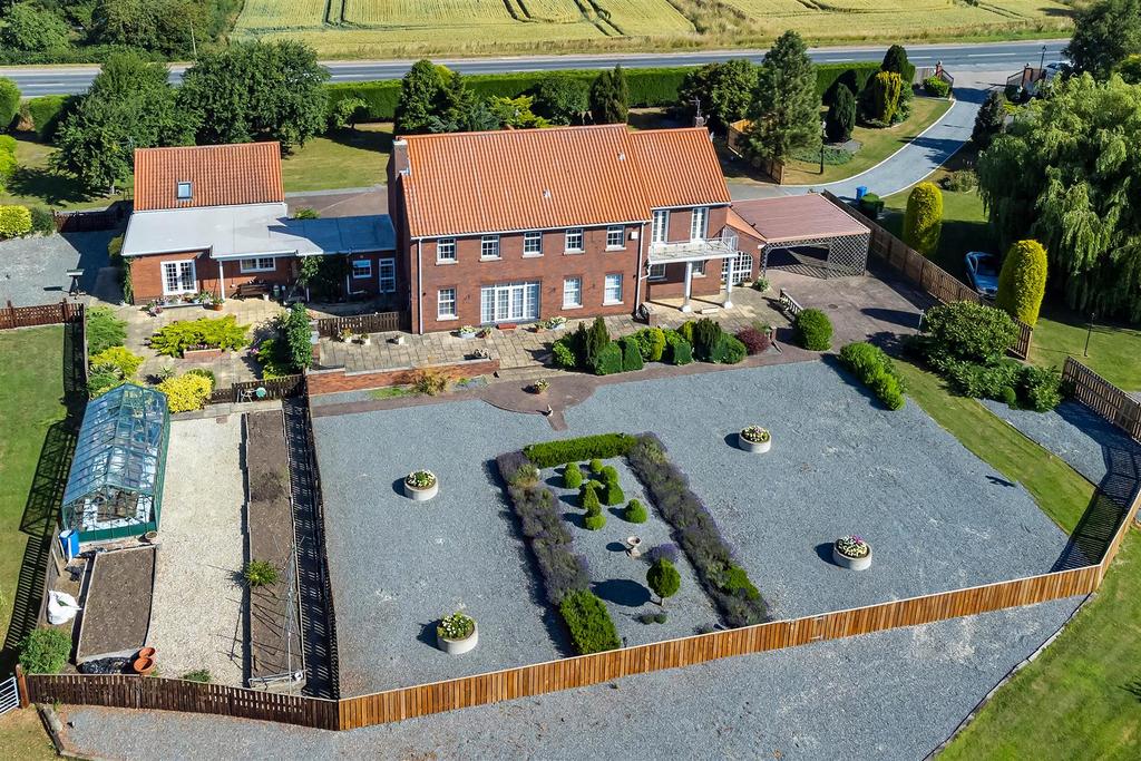 Main Road, Newport, Brough 5 bed detached house £950,000