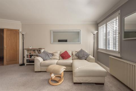 15 Caversham Place, Sutton Coldfield, B73 6HW