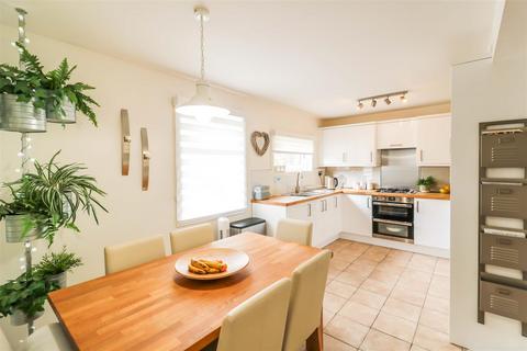 66 The Maples, Harlow, CM19 4RA