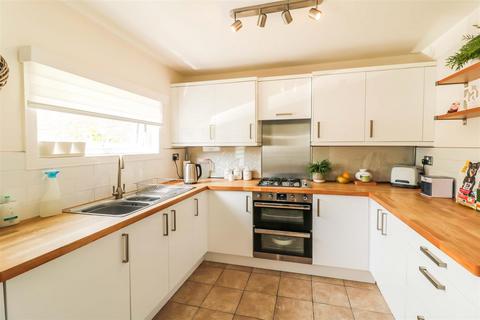 66 The Maples, Harlow, CM19 4RA