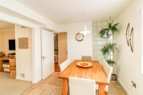 66 The Maples, Harlow, CM19 4RA