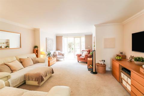 66 The Maples, Harlow, CM19 4RA