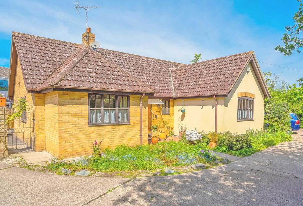 Gore Lane, Rayne, Braintree 3 bed detached bungalow for sale £399,995