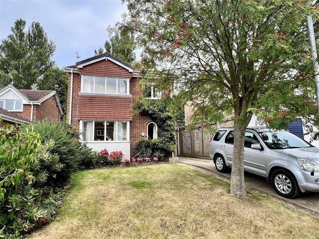 Hill Rise, Market Weighton, York 4 bed detached house for sale £250,000