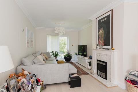 18 Monro Place, Epsom, KT19 7LD