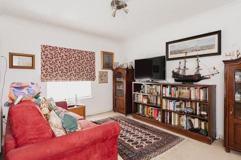 18 Monro Place, Epsom, KT19 7LD