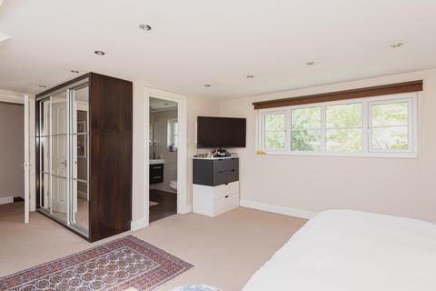 18 Monro Place, Epsom, KT19 7LD
