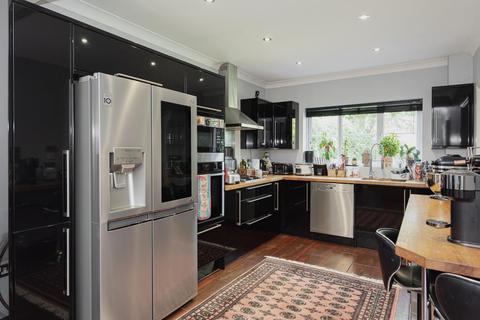 18 Monro Place, Epsom, KT19 7LD