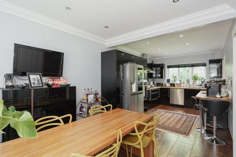 18 Monro Place, Epsom, KT19 7LD