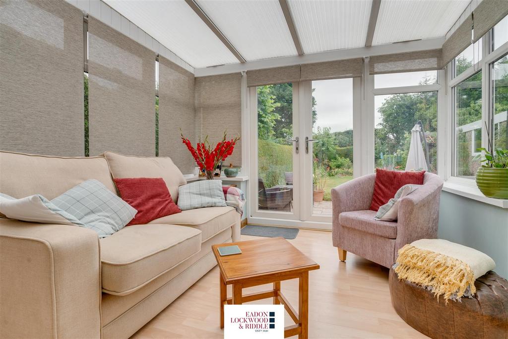 Reresby Crescent, Whiston, Rotherham 3 bed semidetached house for sale