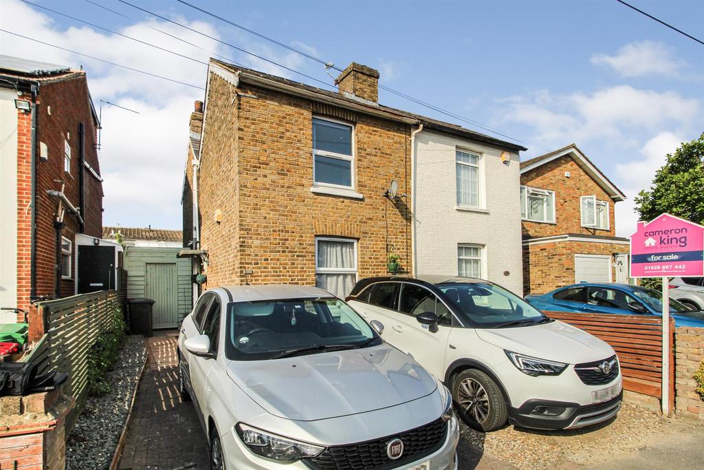 Chalvey Grove, Slough 2 bed semidetached house for sale £400,000