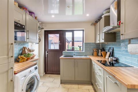 16 Allendale Gardens, Doncaster, DN5 8BL