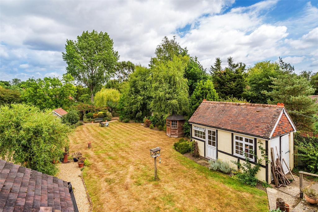 Meath Green Lane, Horley, Surrey, RH6 4 bed detached house for sale £