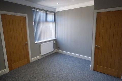 3 bedroom flat for sale - Frobisher Street, Hebburn, Tyne and Wear, NE31 2XE