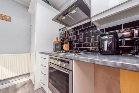 29 Cardinal Square, Leeds, LS11 8HS