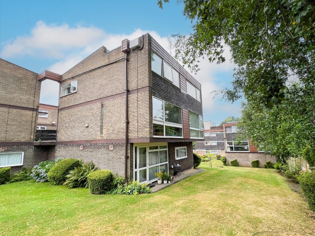 Brandhall Court, Wolverhampton Road... 2 bed apartment £135,000