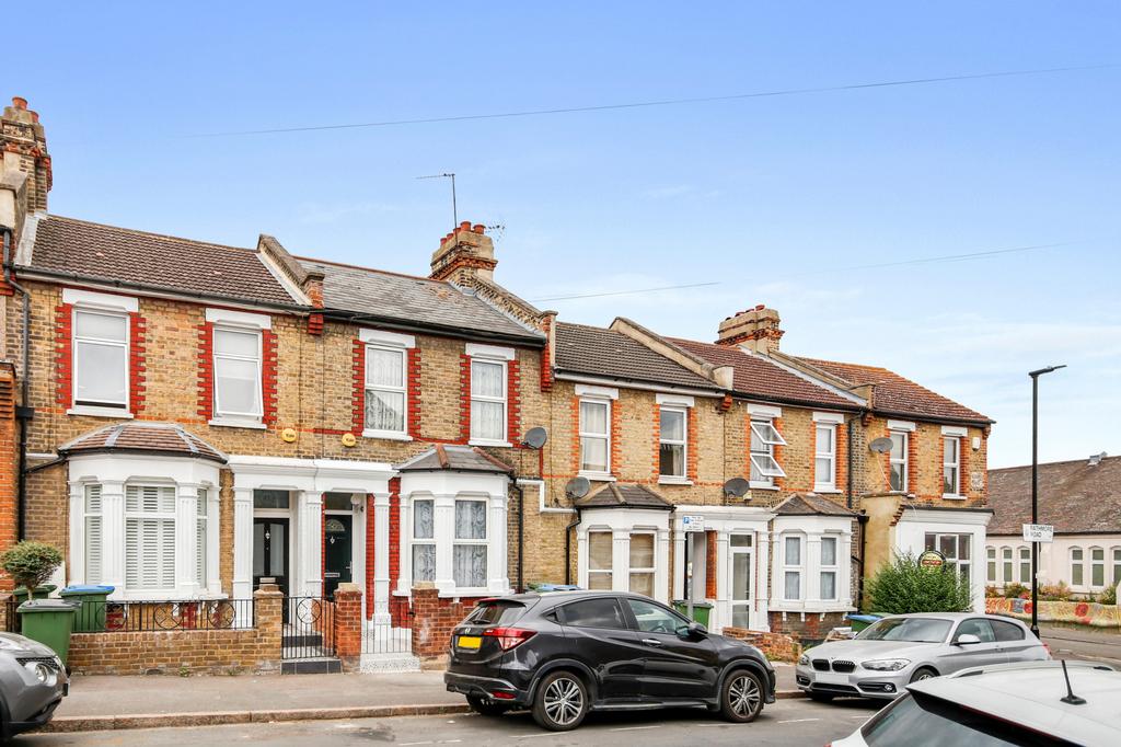 Rathmore Road, Charlton, London 3 bed terraced house £2,450 pcm (£565 pw)